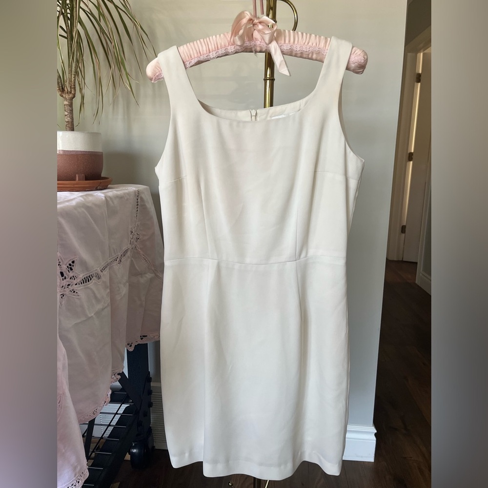 Elegant Cream Sleeveless 90s Mini Dress